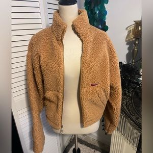 Nike Sportswear Swoosh Jacket, sherpa fleece. Oversized fit.